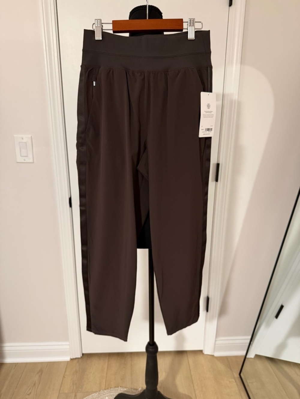 Athleta Chocolate Brown Women's Jogger Pants with Satin Side Stripe